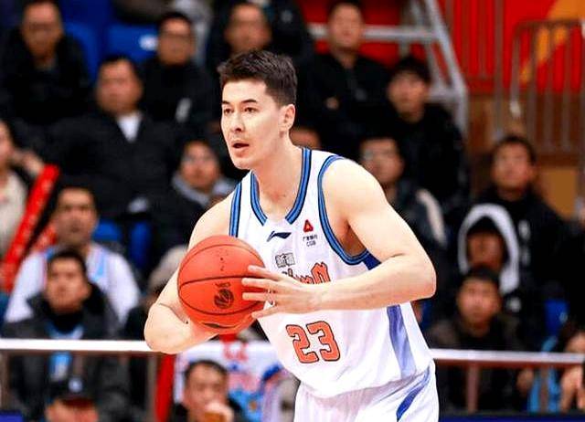 开云官方app下载站-成都蓉城与柔佛新山激战