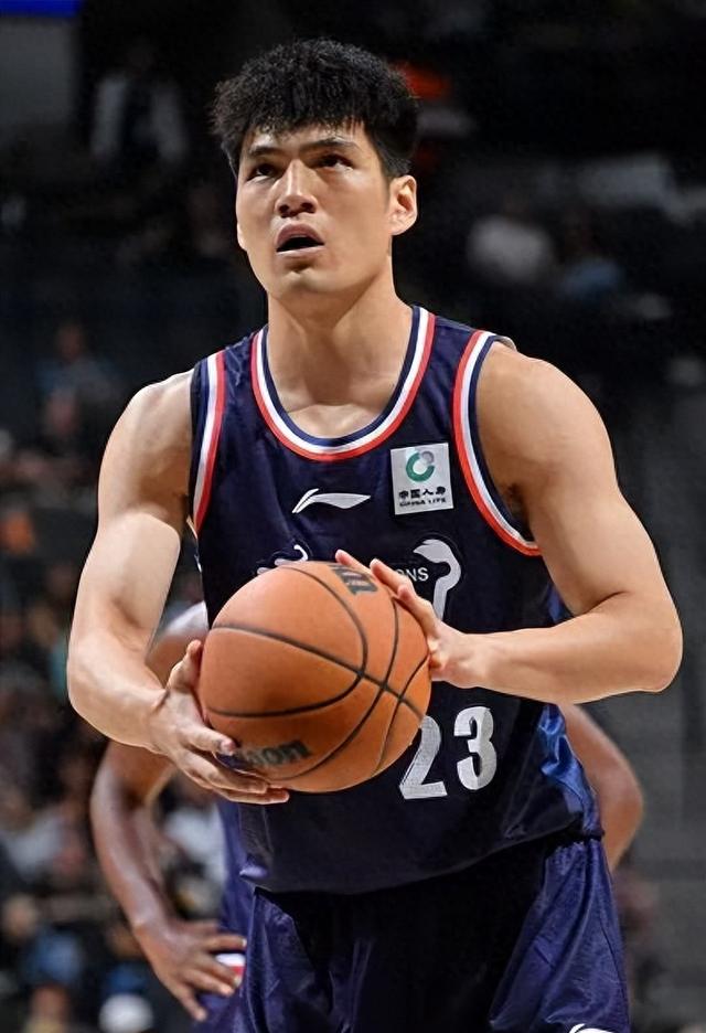 开云中国-詹姆斯新秀赛季没进全明星表示不参加